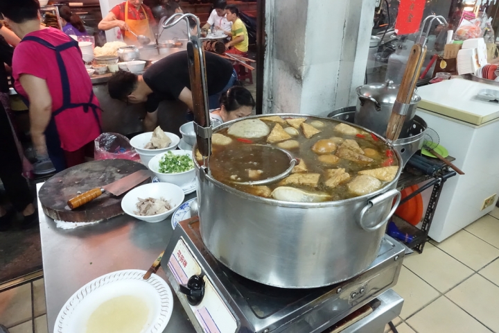 【食記】台南中西區。民生路海安路口無名藍招牌意麵