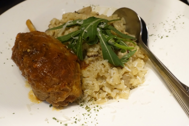 【食記】捷運台北車站/京站Qsquare。巷貓Alleycat's 手工窯烤披薩-京站店