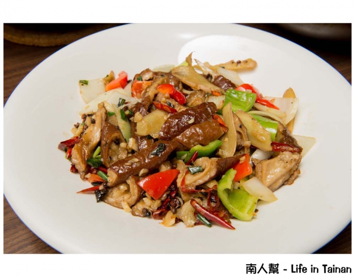 【台南東區-美食】聚餐｜家庭吃飯｜平日午餐限定羊蠍子個人版｜道地北方徐州菜 ~ 大翟門地鍋雞