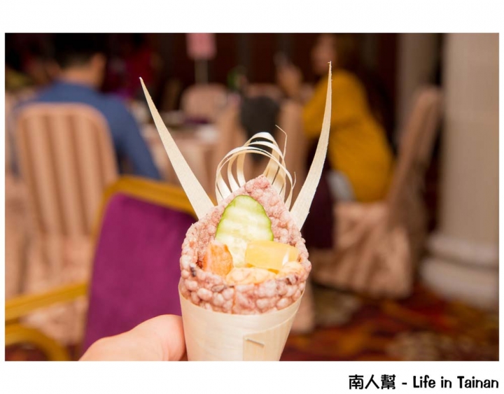 【台南永康-宴客】訂婚|結婚|挑高七米空間|證婚亭|無樑柱設計|舞台燈光秀|多樣宴會廳~情定婚宴城堡