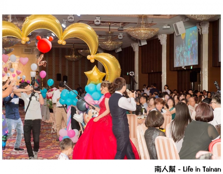 【台南永康-宴客】訂婚|結婚|挑高七米空間|證婚亭|無樑柱設計|舞台燈光秀|多樣宴會廳~情定婚宴城堡