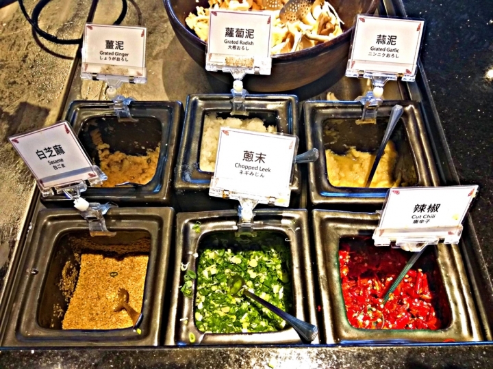 新竹火車站晶品城SHABUSATO涮鍋里日式涮涮鍋~火鍋吃到飽~訴求和牛+嚴選蔬菜~