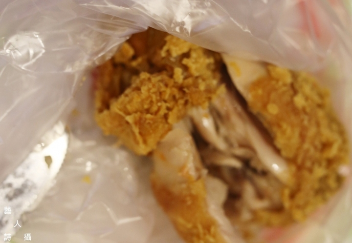 我的人生第一桶“雞”~拿坡里炸雞~