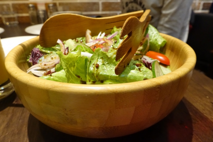 【食記】捷運台北車站/京站Qsquare。巷貓Alleycat's 手工窯烤披薩-京站店