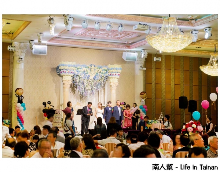【台南永康-宴客】訂婚|結婚|挑高七米空間|證婚亭|無樑柱設計|舞台燈光秀|多樣宴會廳~情定婚宴城堡