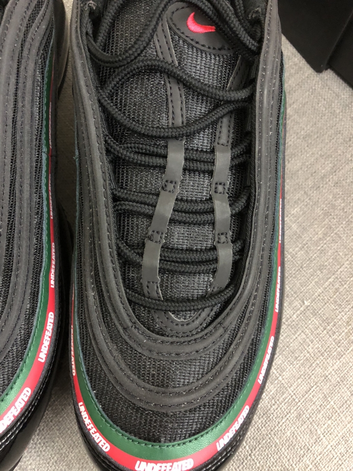 求高手幫看下是否真品！「airmax 97 x undftd 」