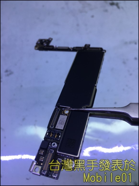 彎彎 iPhone 7 鬼知道它經歷了什麼維修...《圖多不喜勿入》
