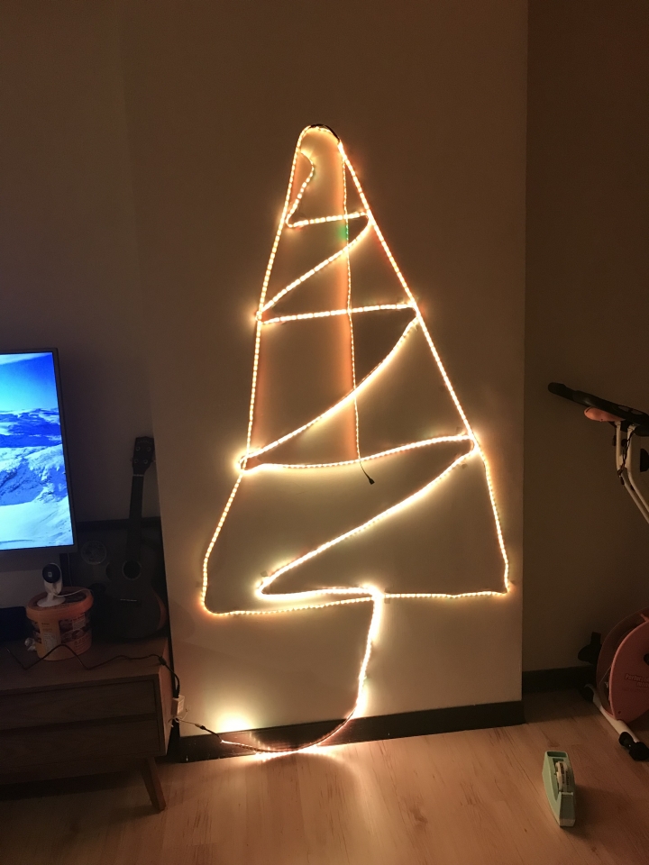 LED燈條要怎麼DIY成聖誕樹？