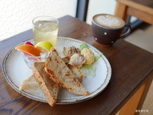 【台南美食】是吉咖啡 cafe ichi。在陽光灑落的榻榻米上悠哉用餐。321巷藝術聚落｜咖啡｜早午餐｜輕食