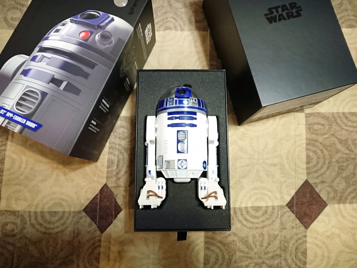 [微開箱] Sphero R2-D2 App-enabled Droid