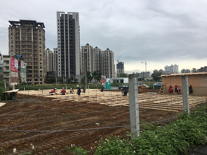 土城捷運站附近靠金城路上在蓋預售屋中心？