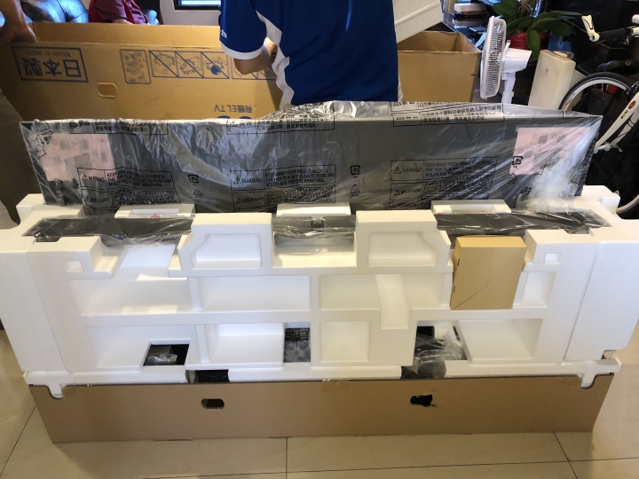 簡單開箱  Panasonic OLED TV TH-65EZ1000W
