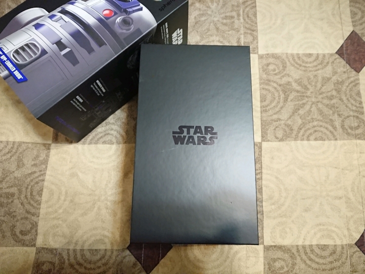 [微開箱] Sphero R2-D2 App-enabled Droid