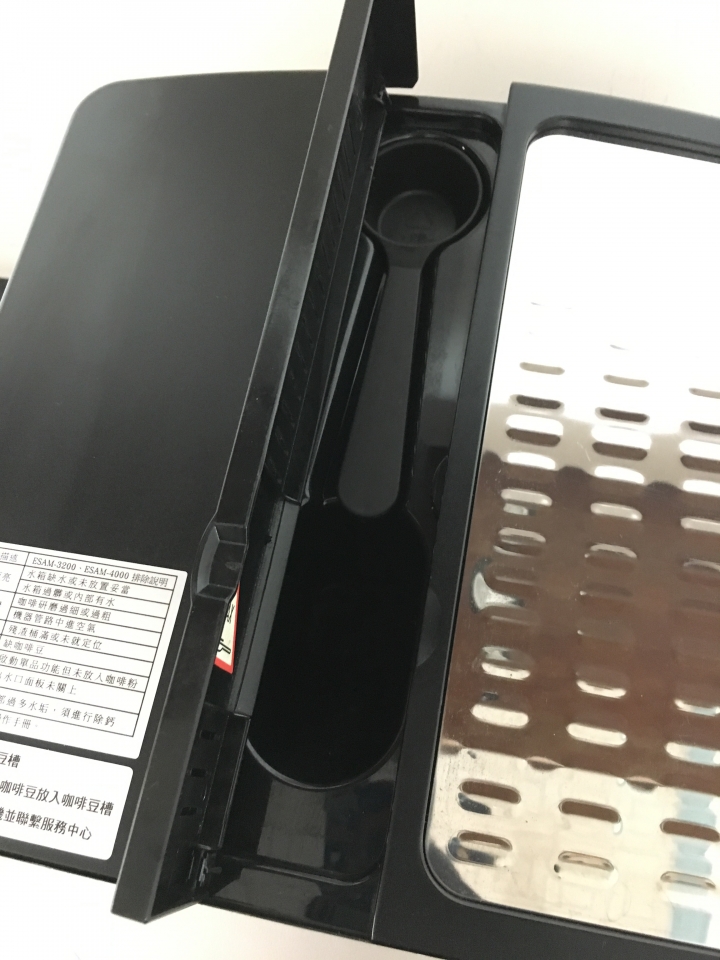 [開箱] 全自動咖啡機Delonghi3200~人生的第一杯拉花出現