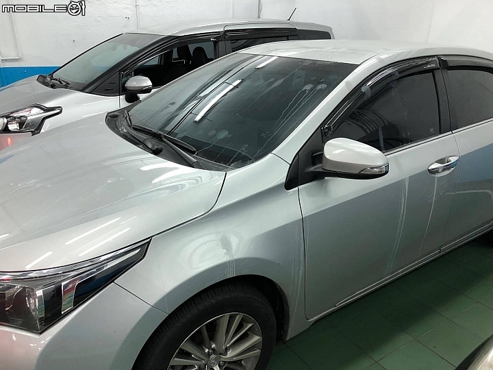 求救~車子遭到強鹼滴蝕