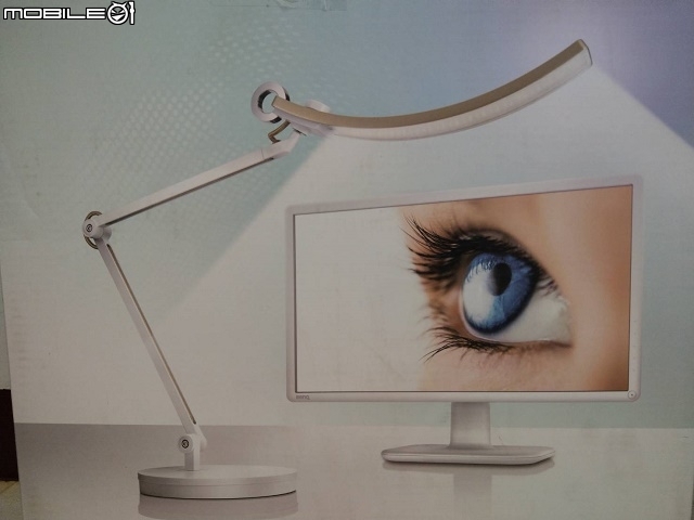 BenQ WiT 螢幕閱讀檯燈，聰明護眼兼具有型又時尚