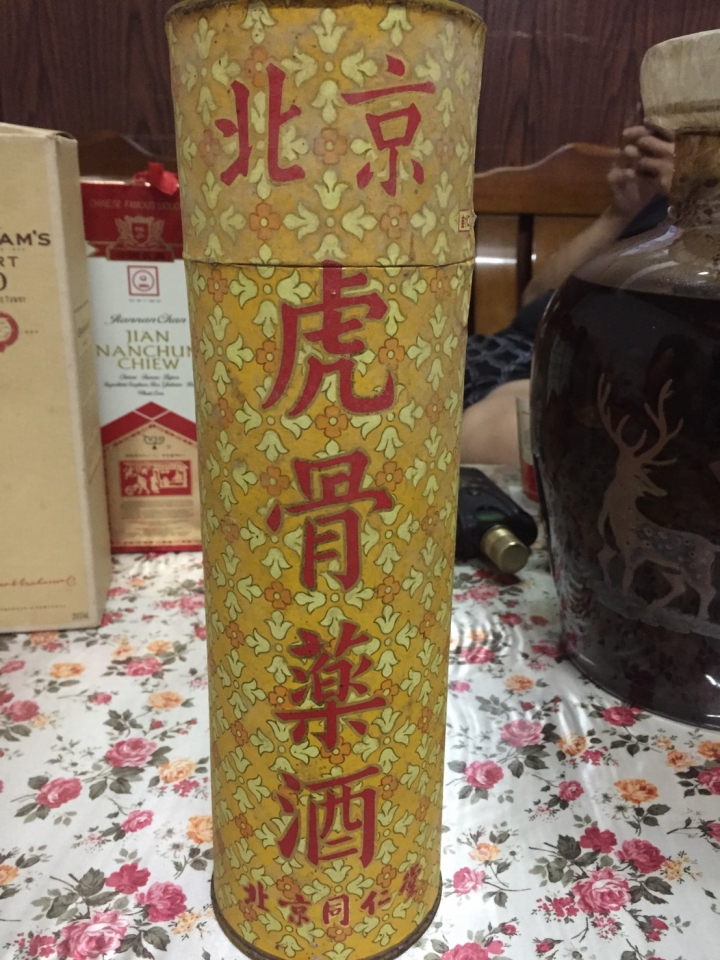 從家中翻出一堆酒  懇請各位大概幫忙估個價 謝謝
