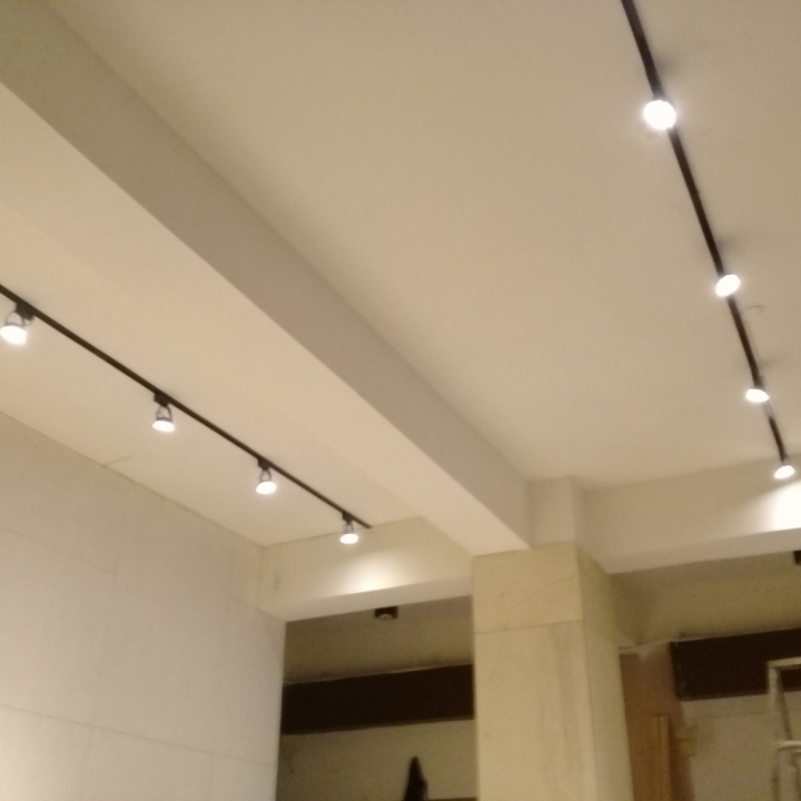 安裝圖中所有燈具水請電師父安裝到好工錢大概是多少？