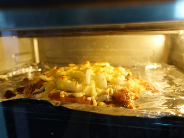 【創意料理-抓餅】用蔥媽媽抓餅也能在家輕鬆做PIZZA(烤箱版)