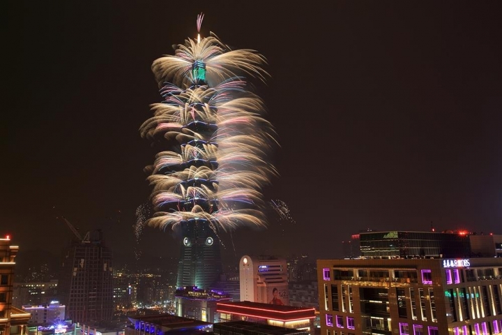 【2018 台北101 跨年地圖全攻略】住宿+餐廳酒吧+娛樂一次搞定，在101跨年其實不用排隊人擠人!