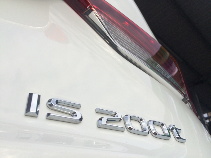 Lexus IS200t  滿月破千微開箱