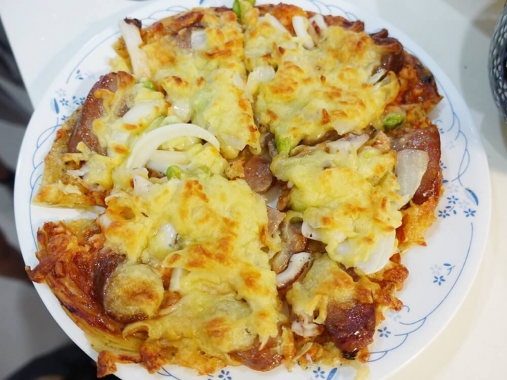【創意料理-抓餅】用蔥媽媽抓餅也能在家輕鬆做PIZZA(烤箱版)