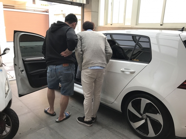 (代友開箱)交車兩小時，這個顏色的GTI最對味