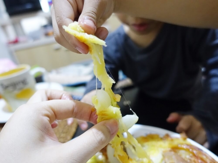 【創意料理-抓餅】用蔥媽媽抓餅也能在家輕鬆做PIZZA(烤箱版)