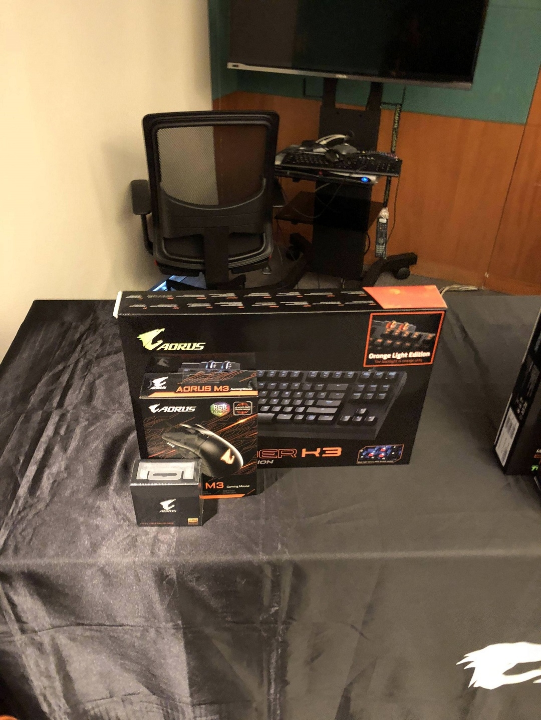 技嘉AORUS X9電競新霸主:目空一切，輾壓眾遊戲『X9 生而為王 電競筆電玩家體驗會 』