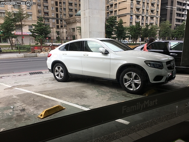 Benz GLC COUPE 露營裝備擺放