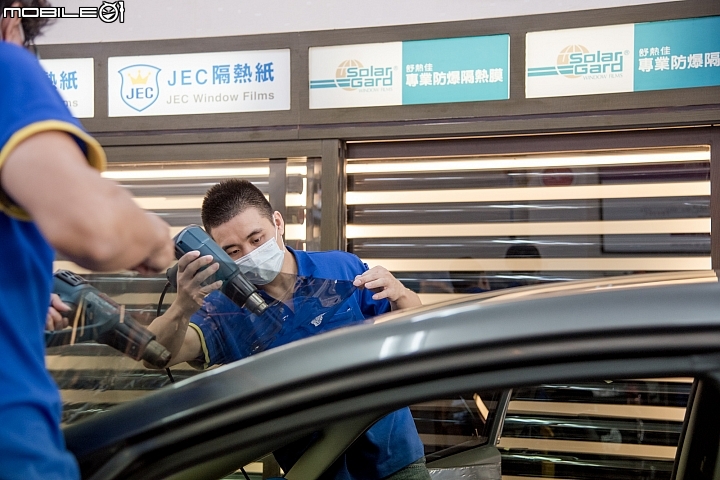 讓方向盤不再燙手的秘密。舒熱佳LX汽車隔熱紙試用分享