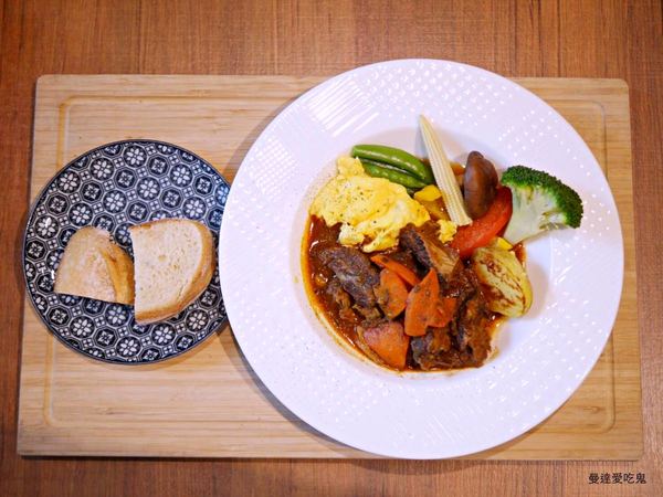 享受在百年古蹟裡的靜謐氛圍。1900食光 早午餐 咖啡 手作烘焙。台南景點｜拍照