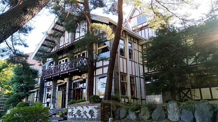 【富士山河口湖】湖畔的森林小屋？其實是日本天皇也來過的老飯店！