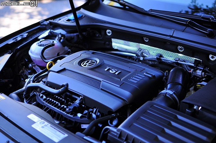 [AJ開箱]- 風雨過後，曙光乍現- Volkswagen  Passat  Variant  380TSI   R-Line  Performance