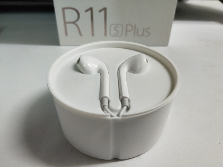 OPPO R11s Plus 素人簡易開箱(無功能介紹，單純"開箱")