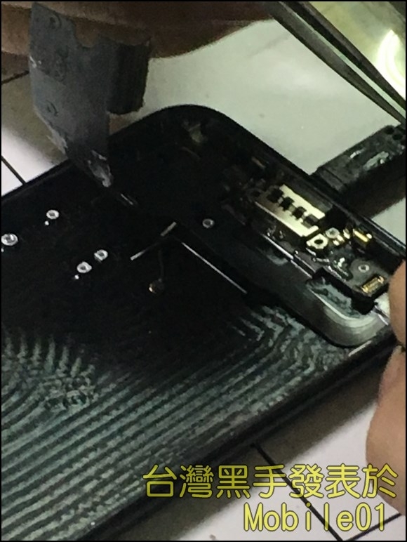 彎彎 iPhone 7 鬼知道它經歷了什麼維修...《圖多不喜勿入》