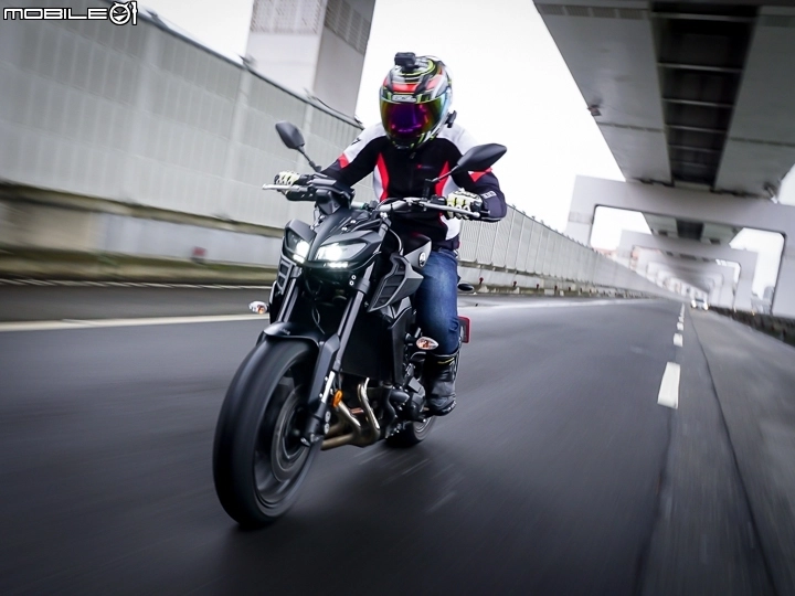三缸扭力大師操控 18 Yamaha Mt 09 Abs Mobile01