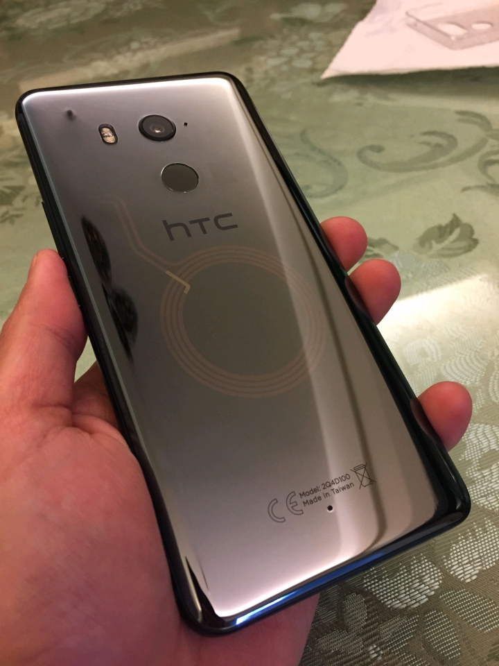 HTC U11+ 透黑，簡單開箱