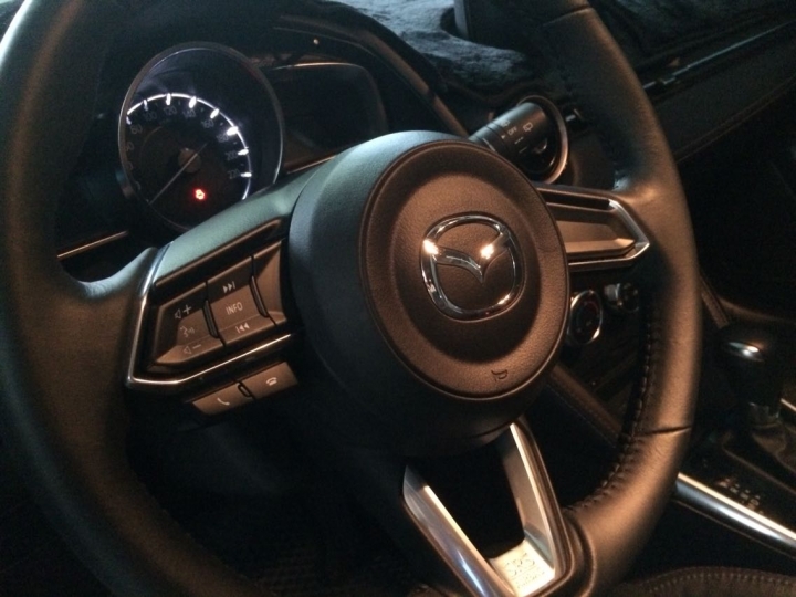 mazda2 不專業開箱