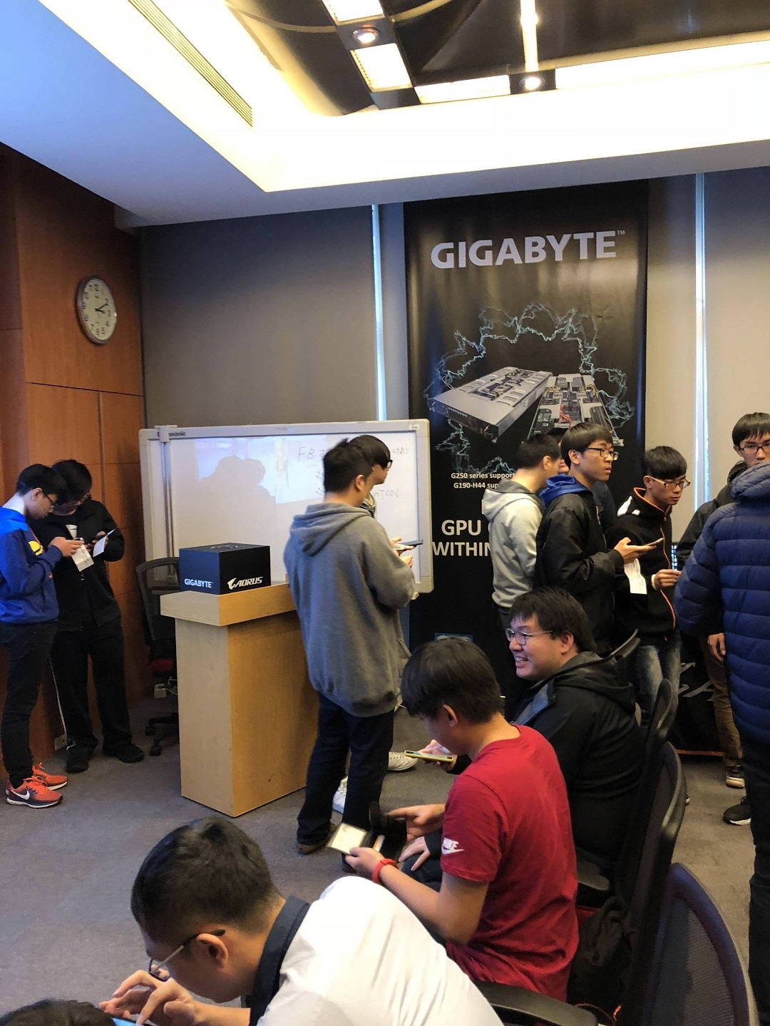 技嘉AORUS X9電競新霸主:目空一切，輾壓眾遊戲『X9 生而為王 電競筆電玩家體驗會 』