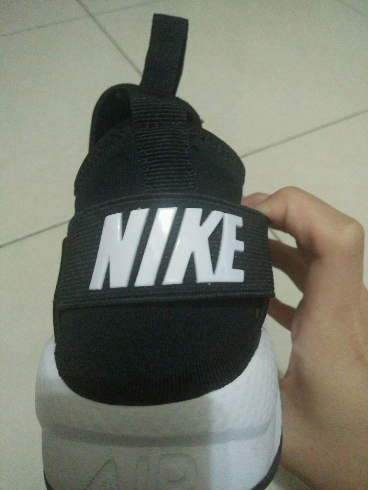 可以幫我分辨這雙nike 武士鞋的真假嗎？
