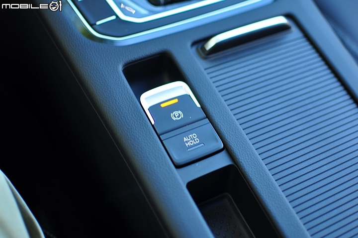 [AJ開箱]- 風雨過後，曙光乍現- Volkswagen  Passat  Variant  380TSI   R-Line  Performance
