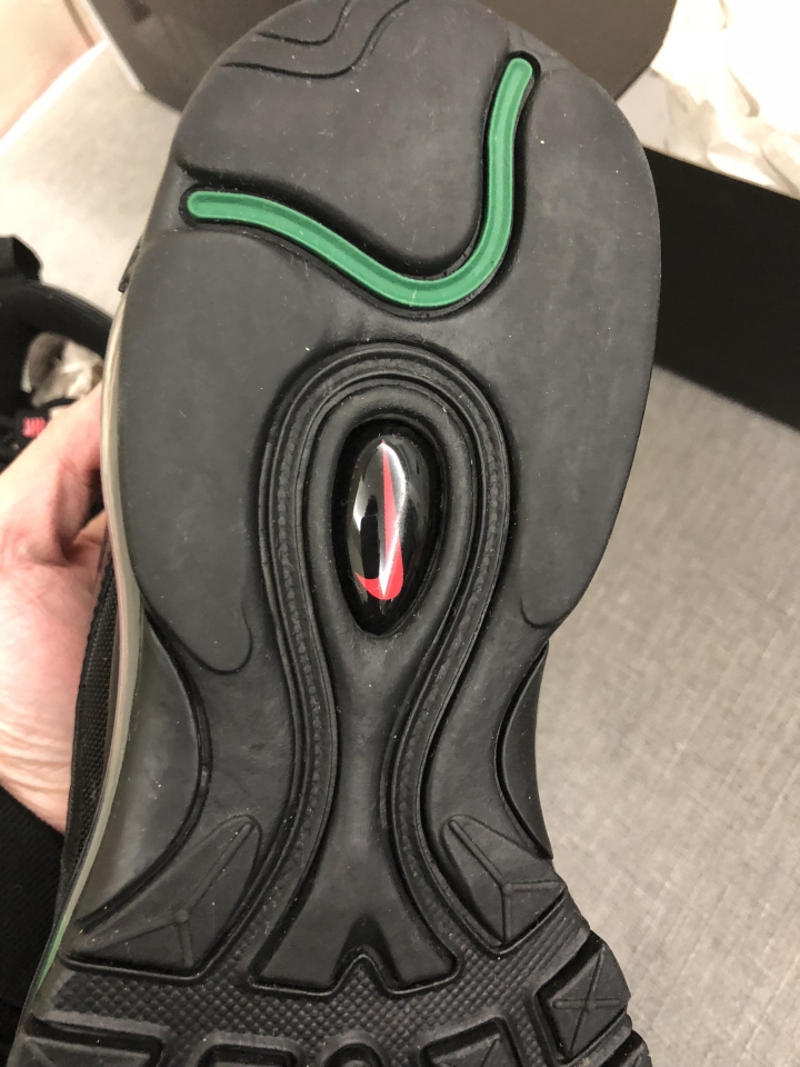 求高手幫看下是否真品！「airmax 97 x undftd 」