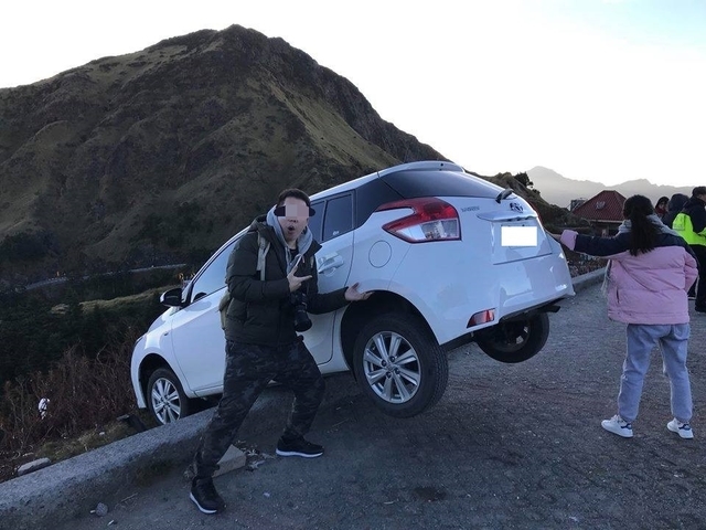 這台車太狂到衝過頭