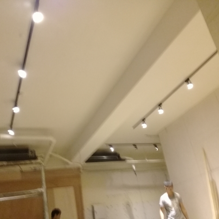 安裝圖中所有燈具水請電師父安裝到好工錢大概是多少？
