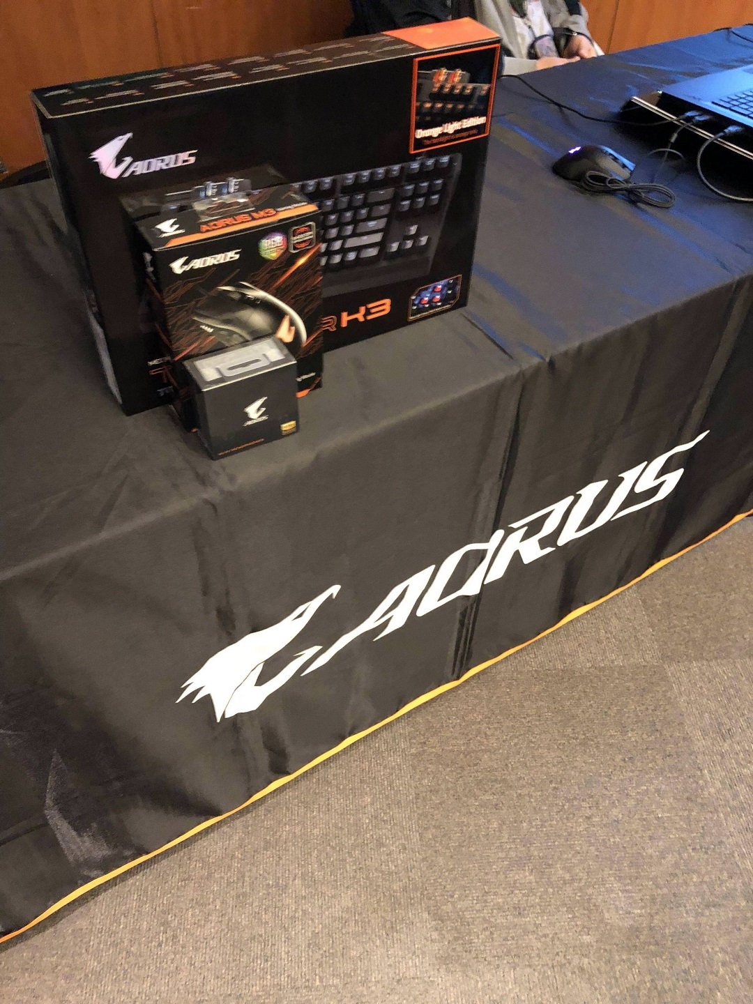 技嘉AORUS X9電競新霸主:目空一切，輾壓眾遊戲『X9 生而為王 電競筆電玩家體驗會 』