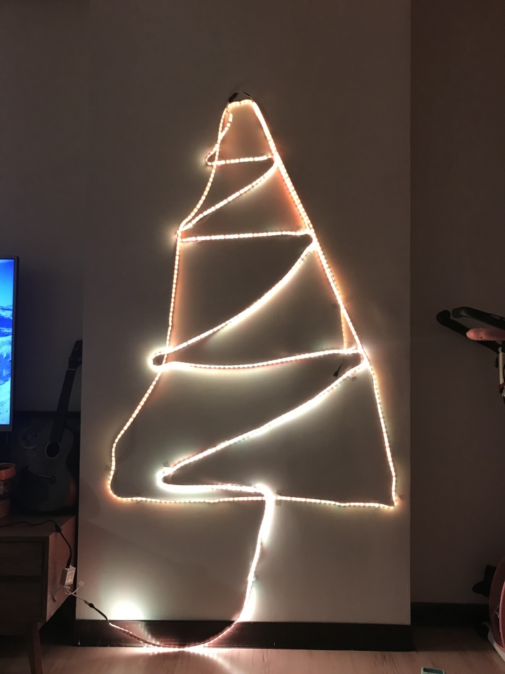 LED燈條要怎麼DIY成聖誕樹？