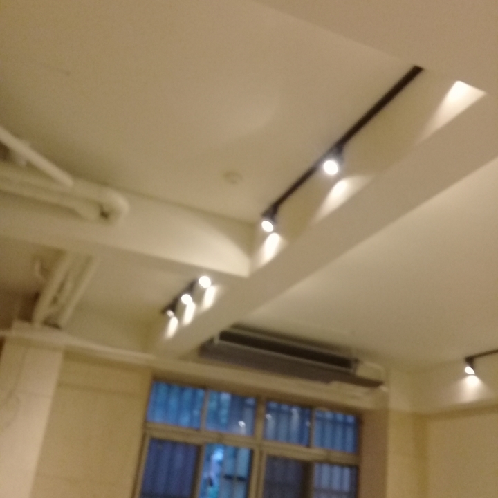 安裝圖中所有燈具水請電師父安裝到好工錢大概是多少？