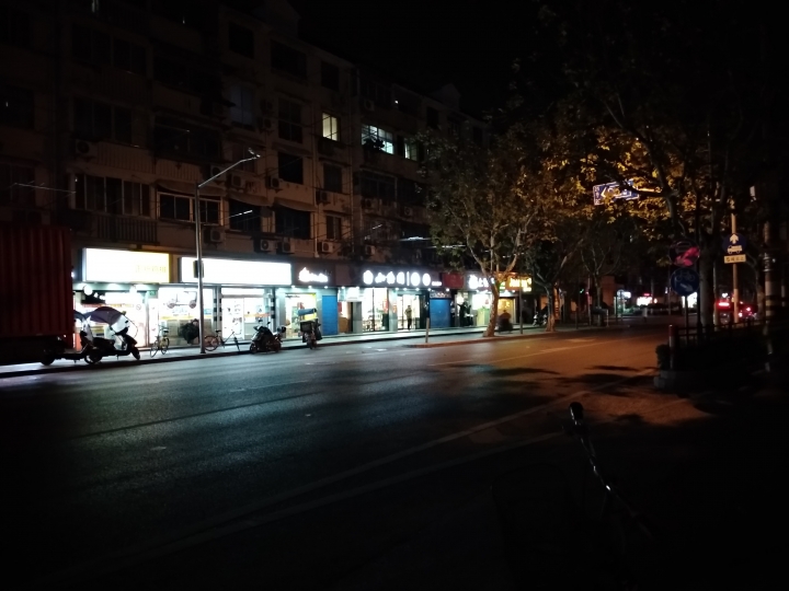 紅米 5 Plus 白天拍照