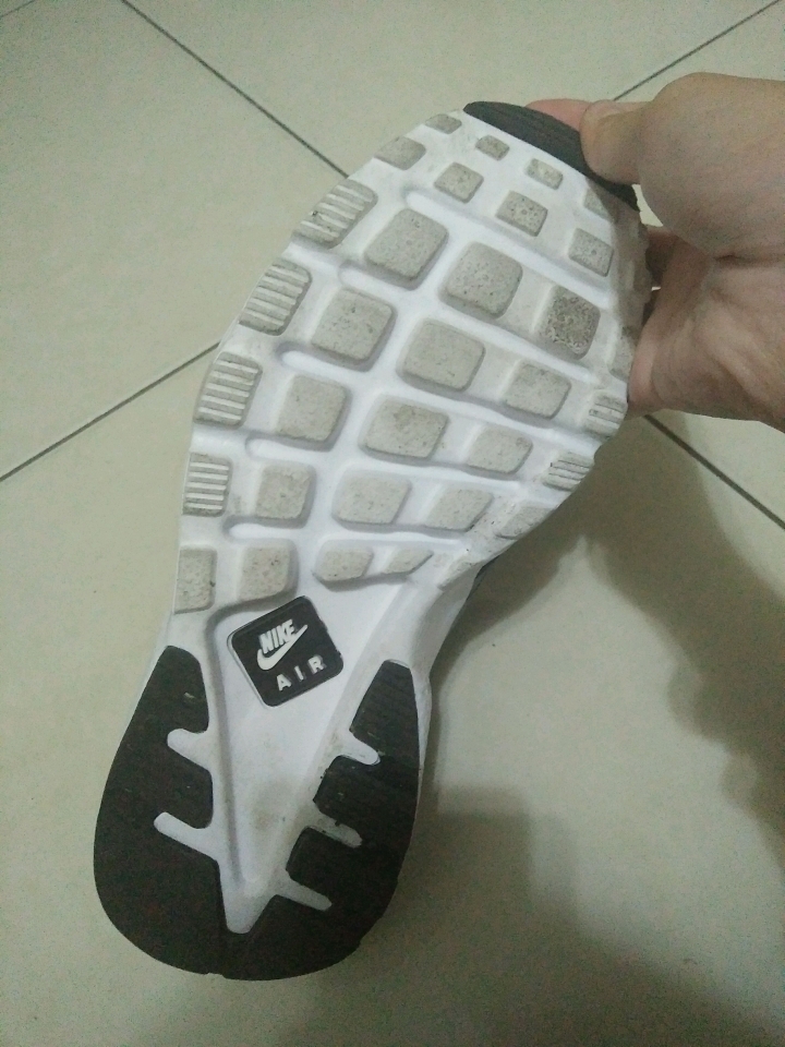 可以幫我分辨這雙nike 武士鞋的真假嗎？